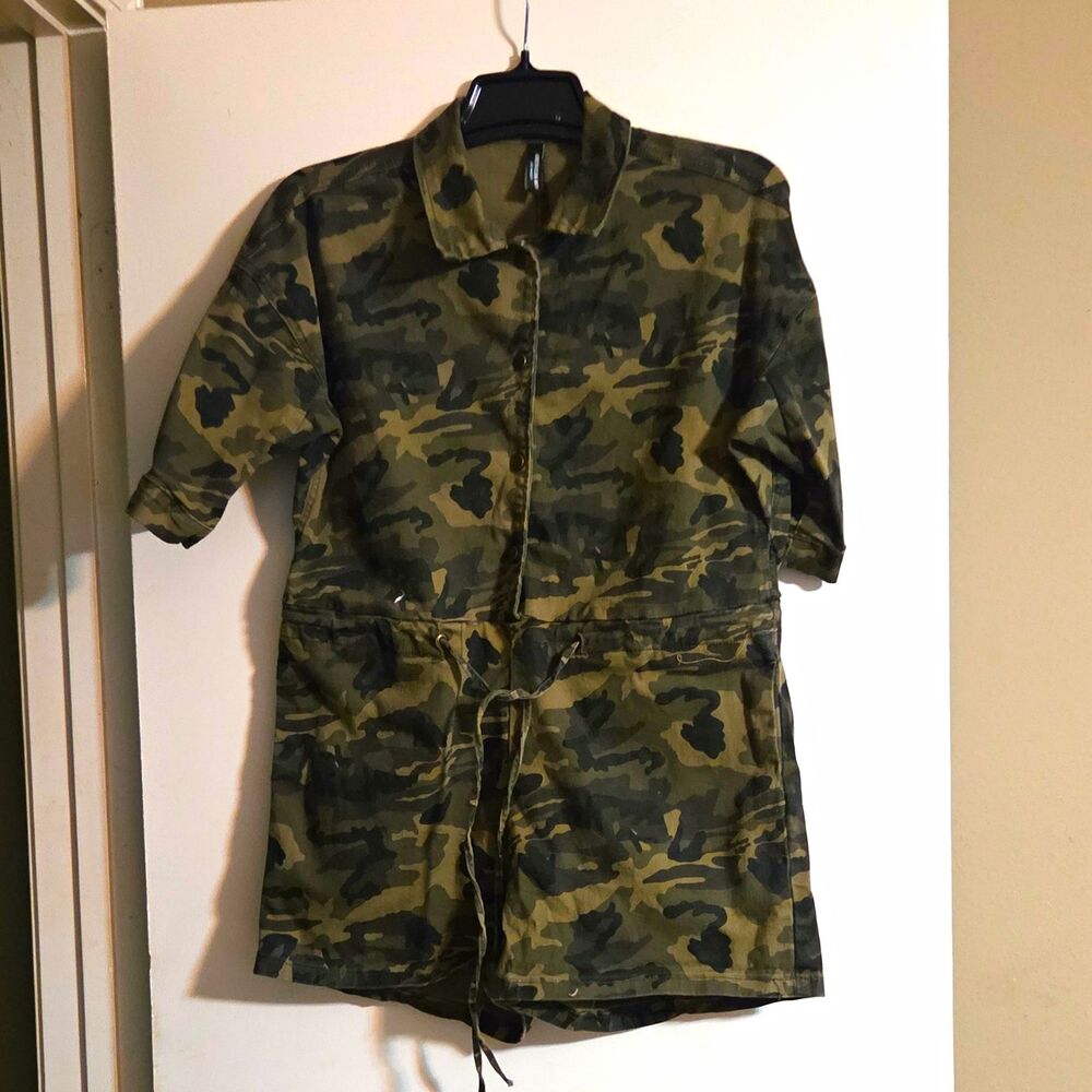 American Bazi Camo Collared Zip Romper w/ Pockets Drawstring Short Sleeve L